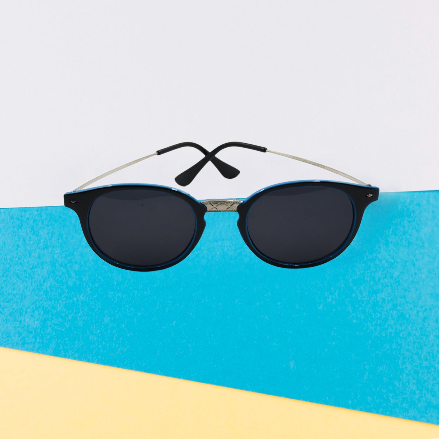 7756 UV Protected Round Sunglasses – Unisex