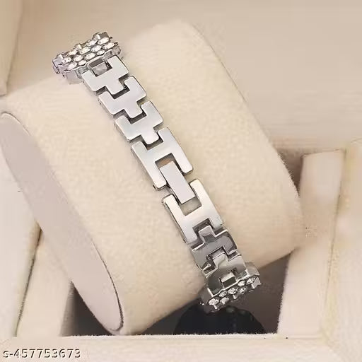 (16A) Elegant Silver Dial Analog Watch for Women – Timeless Alloy Strap Design